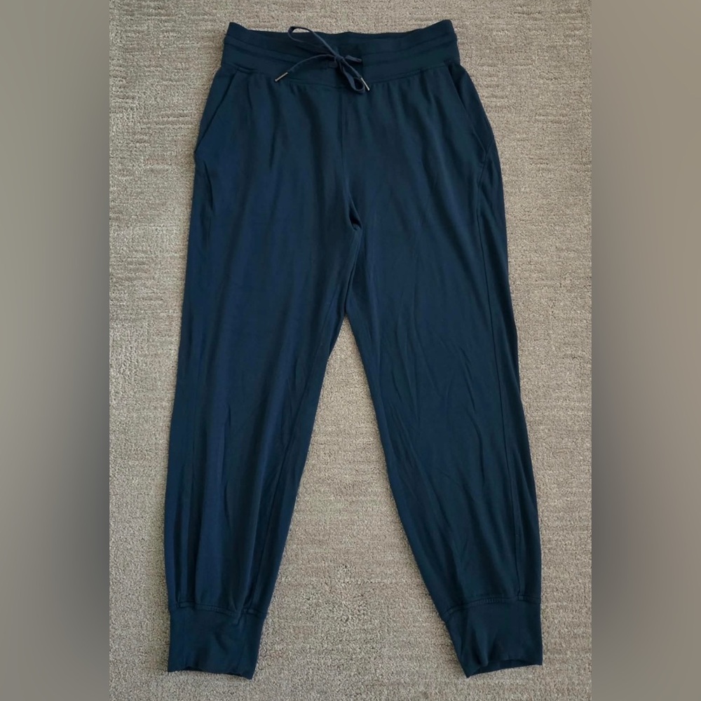 lululemon athletica Navy Blue Women's Jogger Track Pants Size 8 beautiful